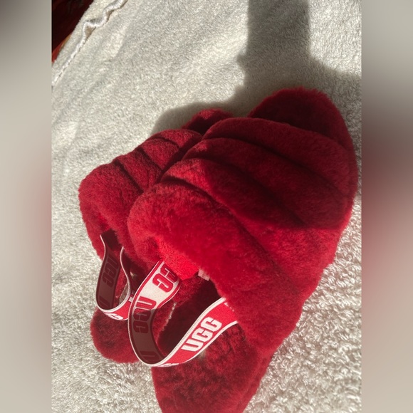 ❤️❣️ Ugg Red slides “Fluff Yeah” style Uggs❣️❤️ - Picture 10 of 11